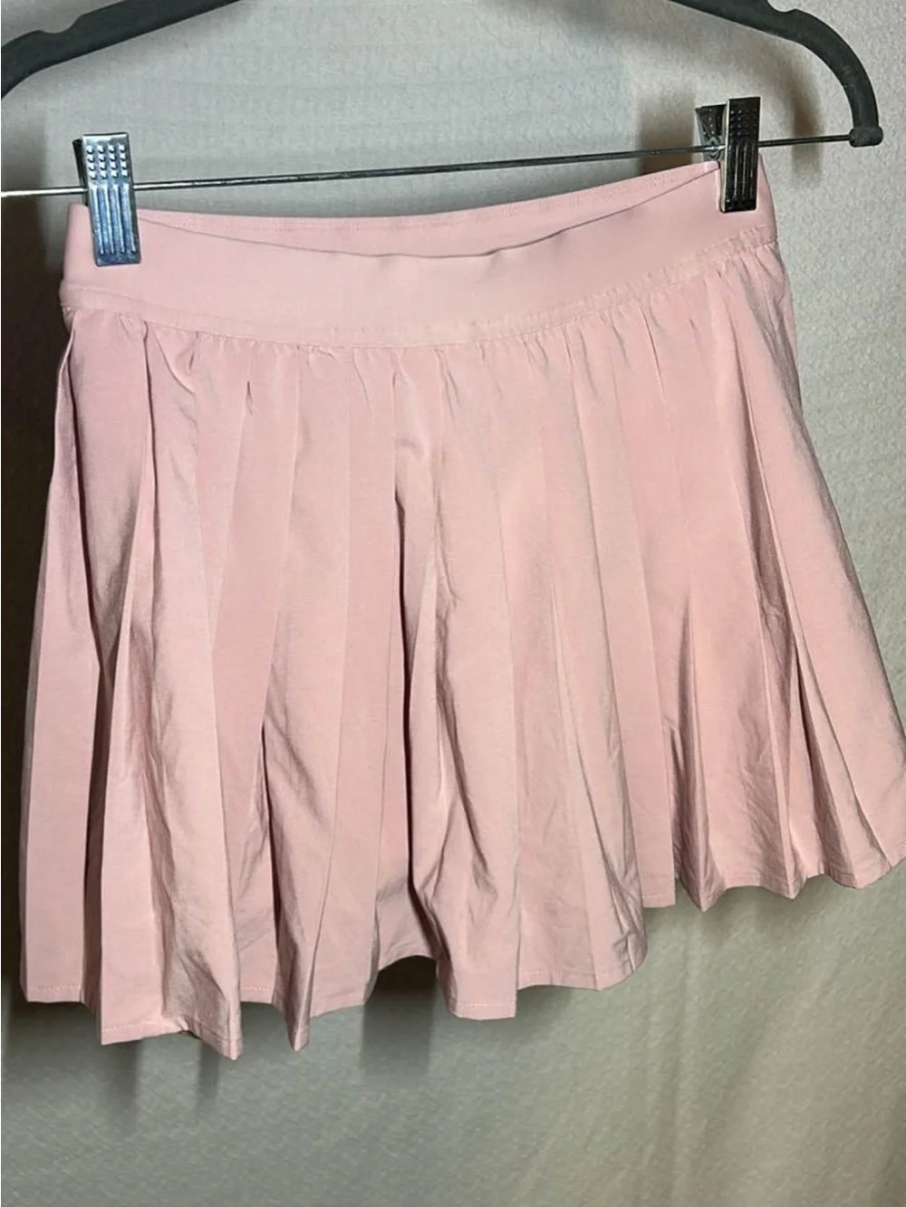 lululemon athletica lightweight pleated